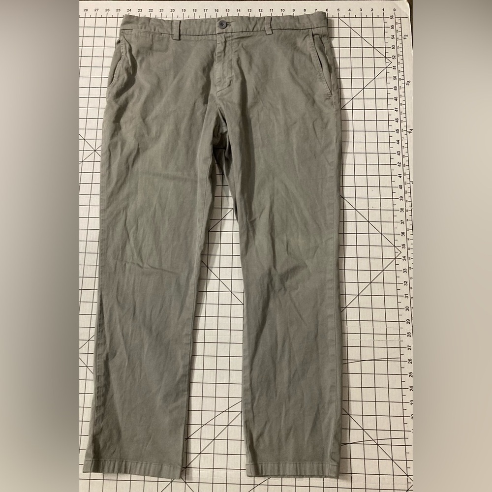 Vineyard Vines Men’s Size 36/30 Slim Fit Khaki Pants